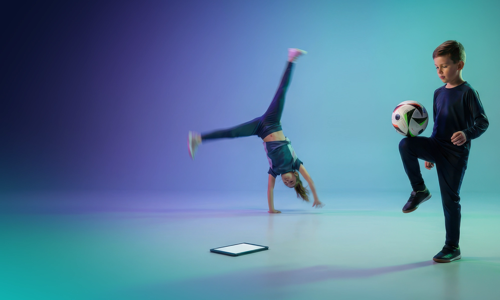 Lapset liikkumassa yhdessä ulkona Geego-toiminnan aikana