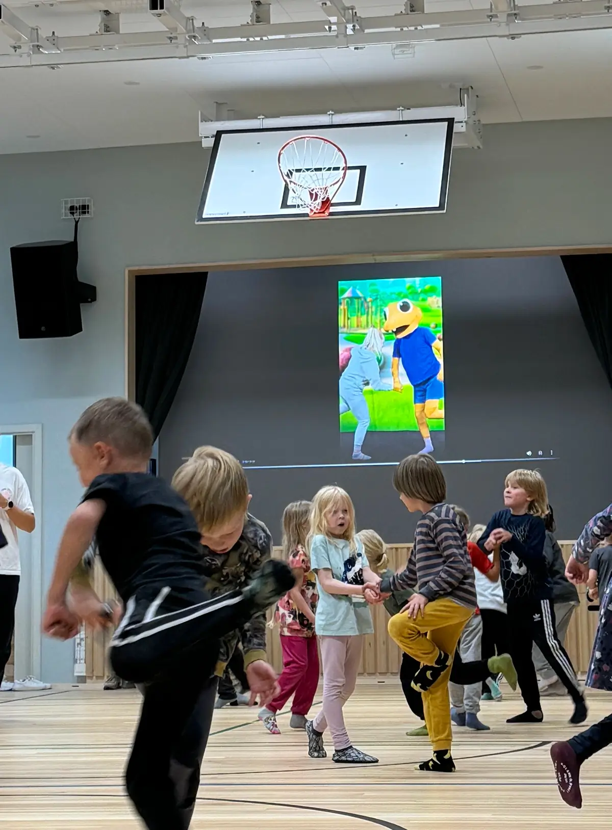 Lapset oppivat ja liikkuvat yhdessä luokassa